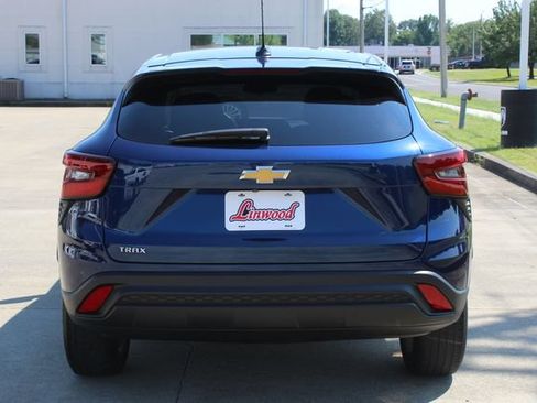 Used 2024 Chevrolet Trax LS w/ LS Convenience Package FWD image 4