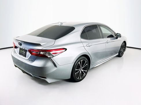 Used 2020 Toyota Camry SE FWD image 9