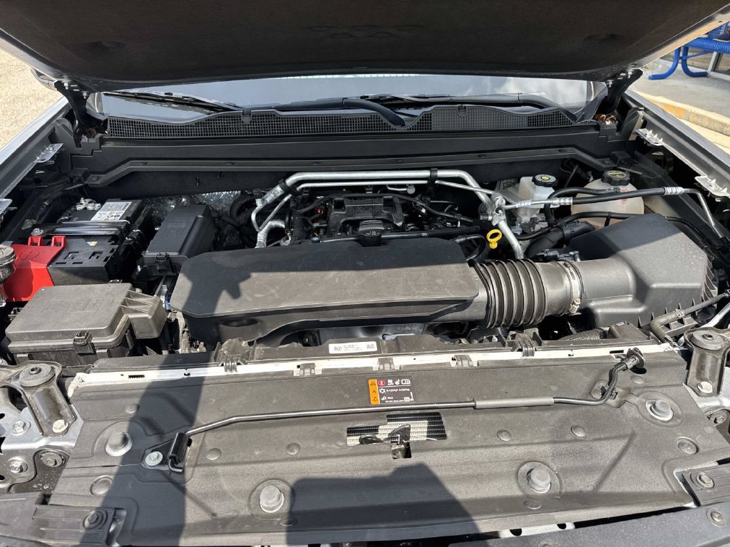Used 2026 Chevrolet Colorado Trail Boss w/ LPO, Skid Plate Package AWD/4WD image 3