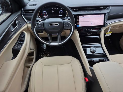 New 2026 Jeep Grand Cherokee Limited RWD image 10