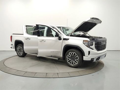 Used 2024 GMC Sierra 1500 Denali Ultimate image 9