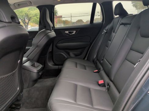 Used 2025 Volvo V60 B5 Cross Country Plus image 18