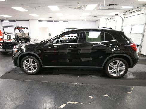Used 2020 Mercedes-Benz GLA 250 4MATIC w/ Premium Package image 4