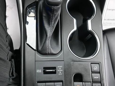 Used 2023 Toyota Highlander XLE image 18