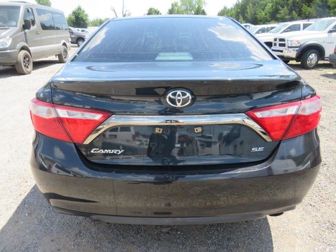 Used 2015 Toyota Camry SE FWD image 5