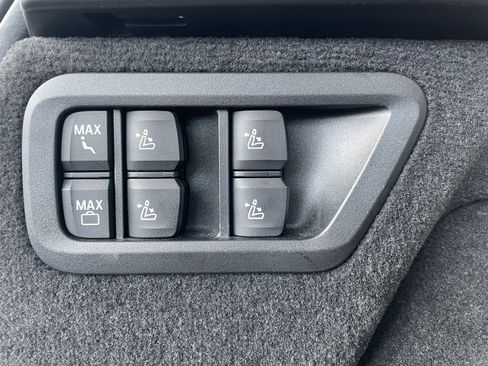 Used 2024 BMW X7 M60i w/ Executive Package image 41