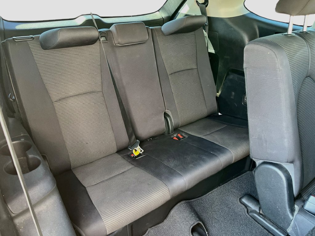 Used 2021 Toyota Highlander L FWD image 25