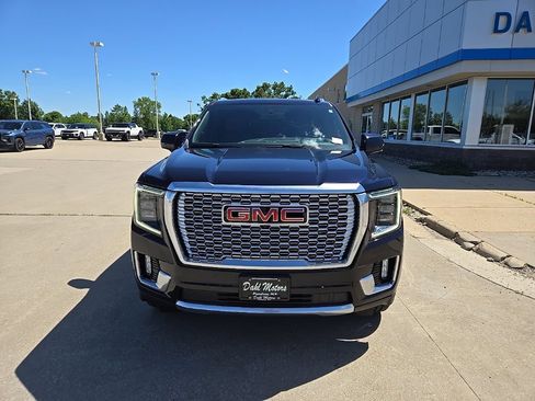 Used 2022 GMC Yukon Denali AWD/4WD image 3