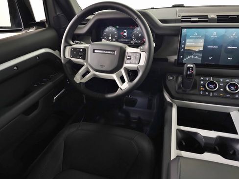 Used 2025 Land Rover Defender 110 S image 20