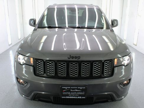 Used 2019 Jeep Grand Cherokee Altitude AWD/4WD image 3