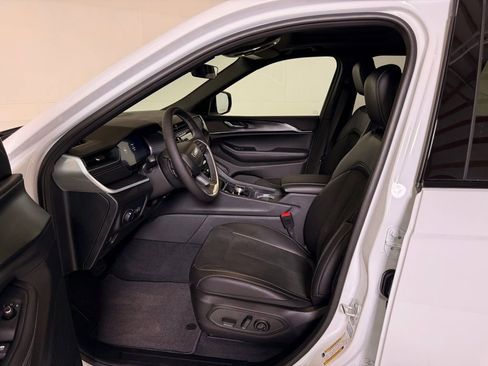 New 2025 Jeep Grand Cherokee L Altitude AWD/4WD image 12