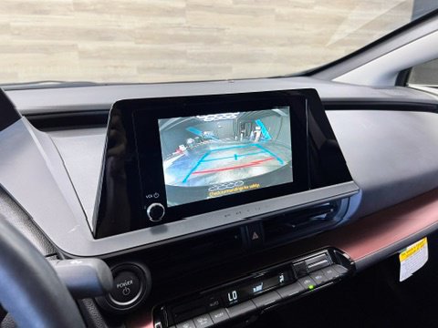 Used 2025 Toyota Prius Plug-In Hybrid FWD image 11