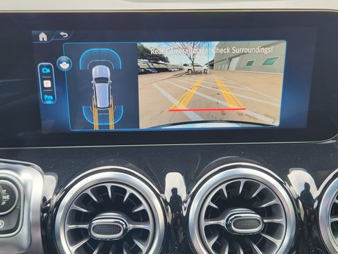 Used 2025 Mercedes-Benz GLB 250 GLB 250 image 19