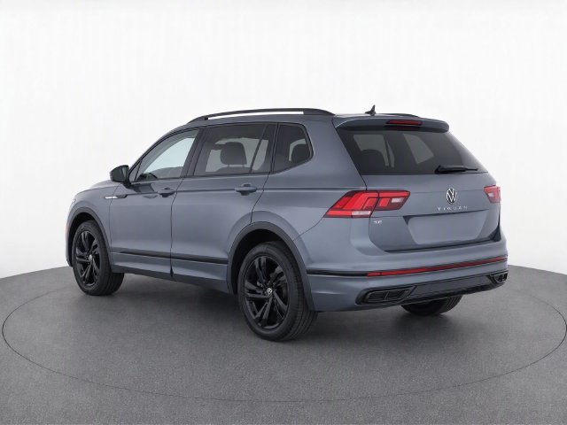 Used 2024 Volkswagen Tiguan SE R-Line FWD image 3
