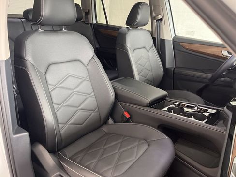 New 2025 Volkswagen Atlas SE image 40