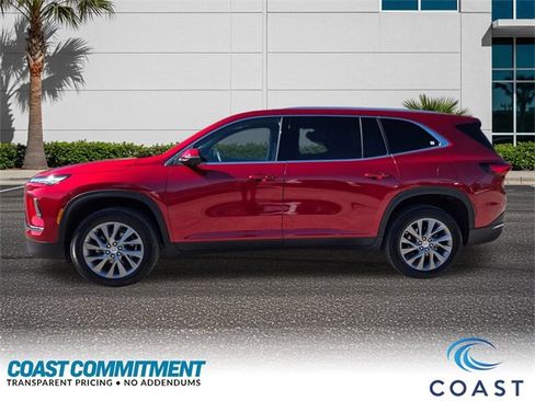 Used 2025 Buick Enclave Preferred w/ Power Package image 8