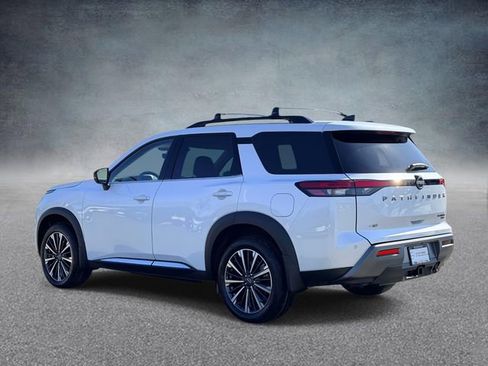 New 2026 Nissan Pathfinder Platinum image 4