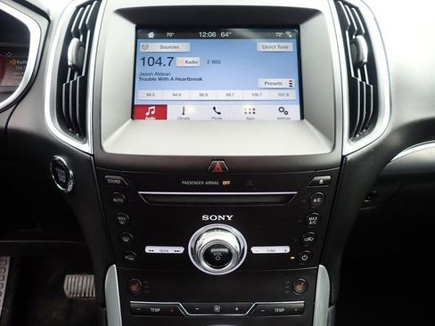 Used 2018 Ford Edge Titanium image 28