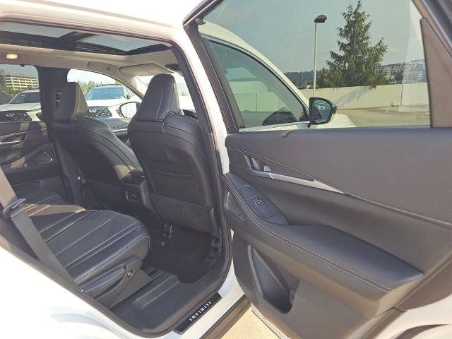 Certified 2025 INFINITI QX60 Luxe w/ Cargo Package AWD/4WD image 15