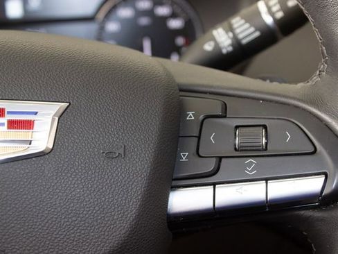 Used 2023 Cadillac XT4 Luxury w/ Cold Weather Package image 25