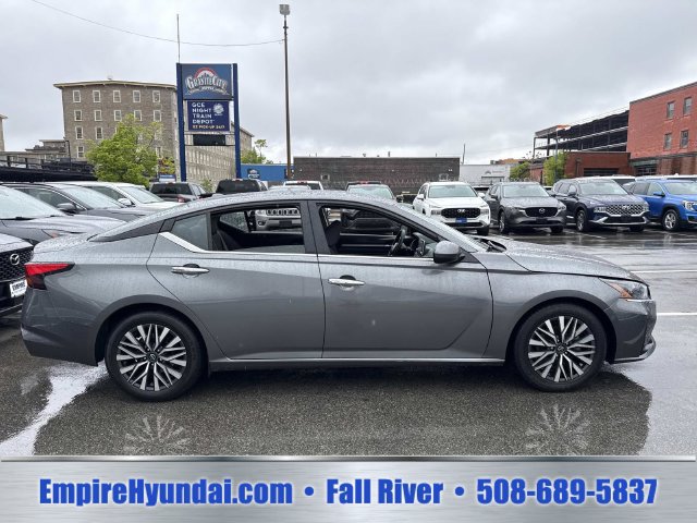 Used 2023 Nissan Altima 2.5 SV FWD image 3