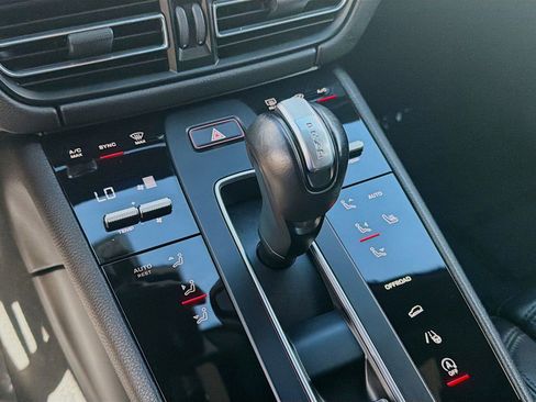 Used 2023 Porsche Macan image 13