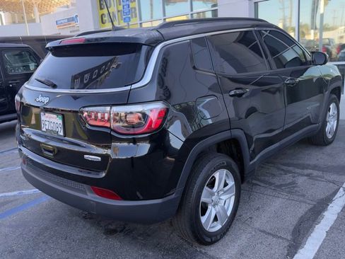 Used 2022 Jeep Compass Latitude w/ Sun and Sound Group AWD/4WD image 5