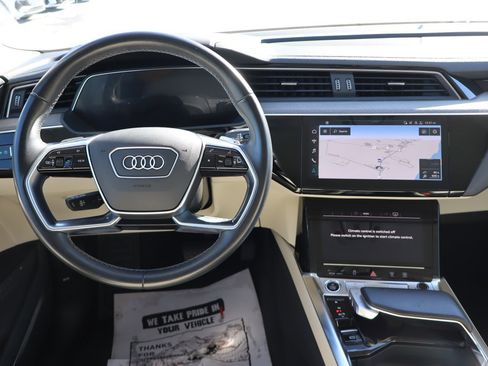 Used 2024 Audi Q8 e-tron Premium Plus w/ Premium Plus Package image 10