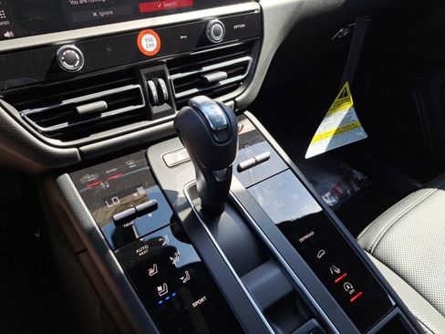 Used 2025 Porsche Macan image 34