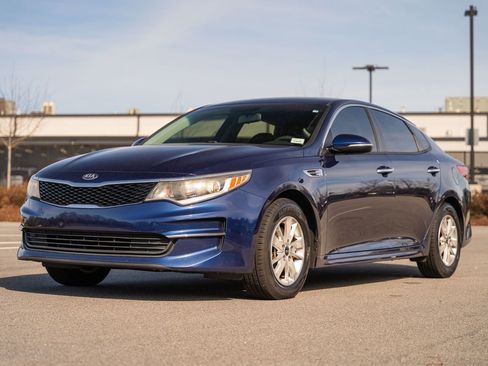 Used 2018 Kia Optima LX image 3