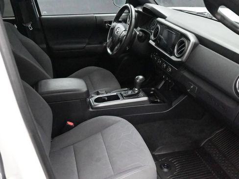 Used 2019 Toyota Tacoma TRD Sport AWD/4WD image 10