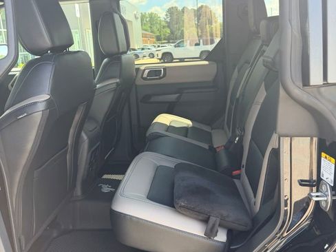 Used 2024 Ford Bronco Wildtrak image 7