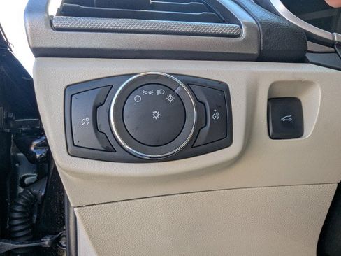 Used 2017 Ford Fusion SE FWD image 17