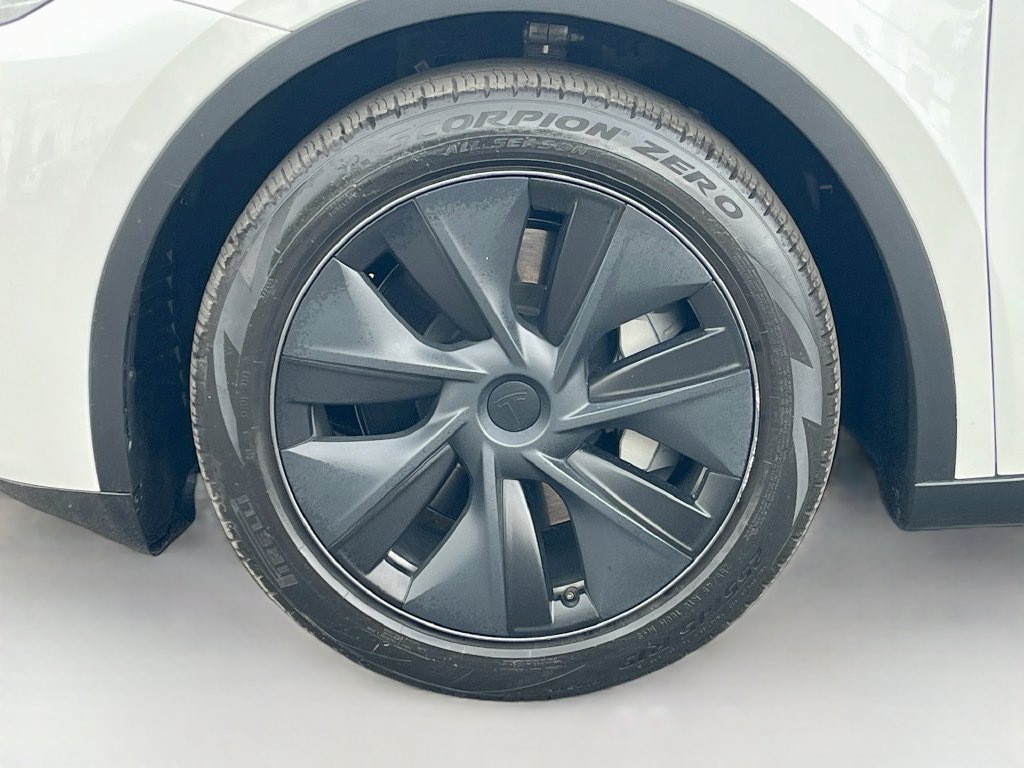Used 2024 Tesla Model Y Long Range RWD image 31