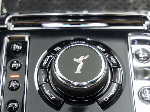 New 2026 Rolls-Royce Cullinan Black Badge image 40