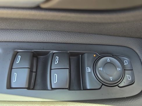 Used 2022 GMC Terrain SLT w/ Infotainment Package II image 27