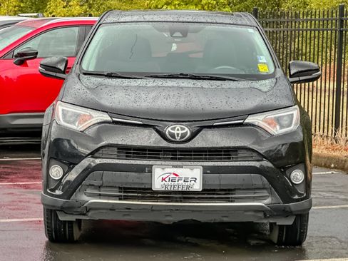 Used 2018 Toyota RAV4 XLE FWD image 8