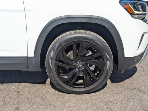 Used 2023 Volkswagen Atlas SE w/ Black Wheel Package image 12