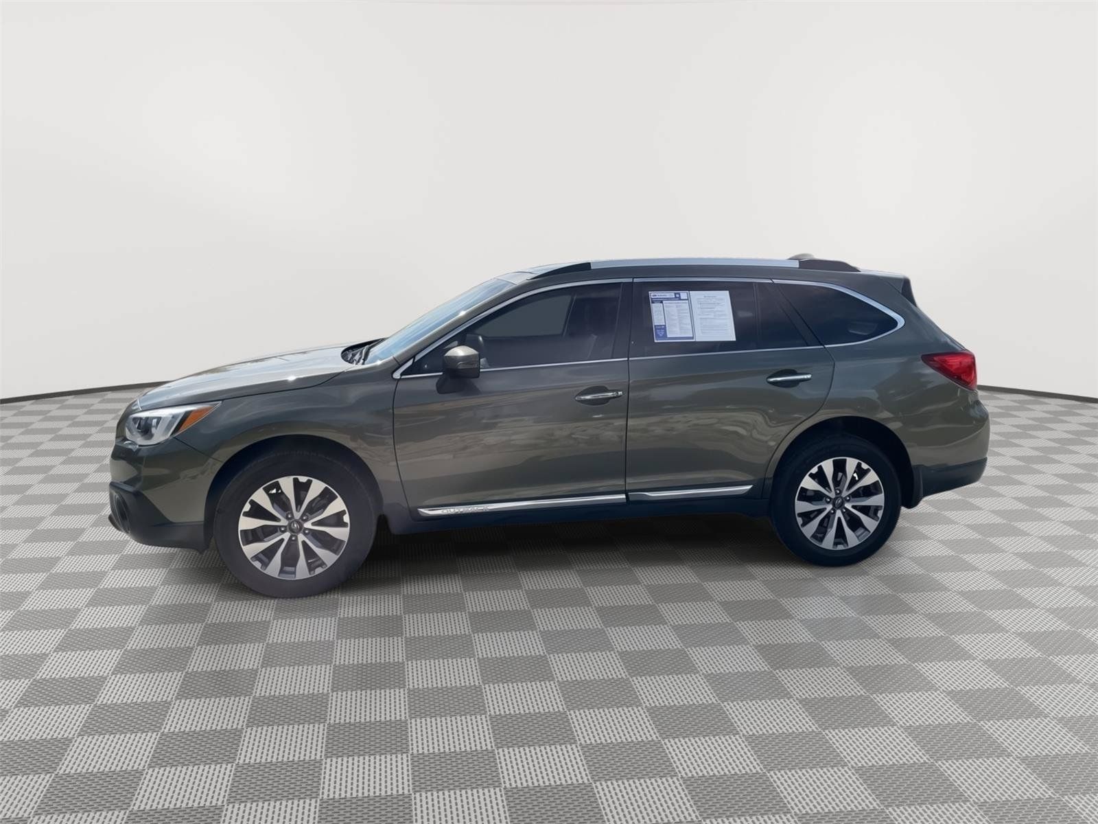 Used 2017 Subaru Outback 3.6R Touring AWD/4WD image 12