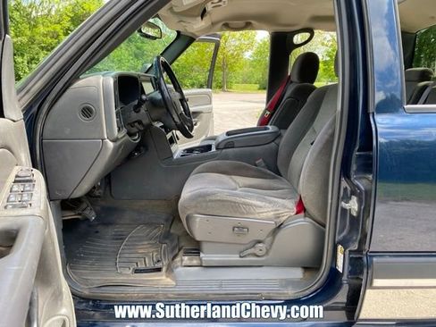 Used 2005 Chevrolet Silverado 2500 LS w/ Skid Plate Package AWD/4WD image 19