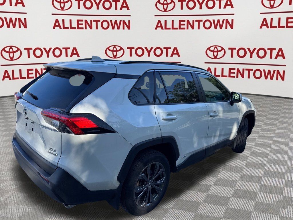 Used 2022 Toyota RAV4 XLE Premium AWD/4WD image 6