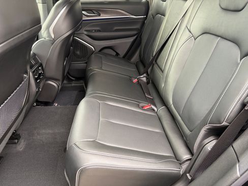 New 2025 Jeep Grand Cherokee Overland w/ Luxury Tech Group IV image 19