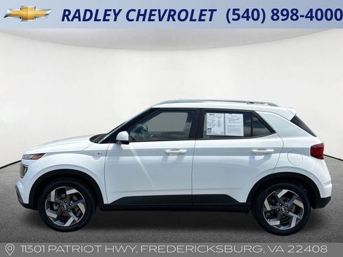Used 2025 Hyundai Venue SEL FWD image 16
