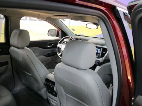 Used 2017 GMC Acadia SLT AWD/4WD image 10