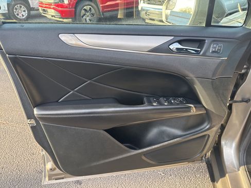 Used 2017 Lincoln MKC Premiere image 24