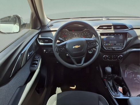 Used 2023 Chevrolet TrailBlazer LT w/ Convenience Package AWD/4WD image 9