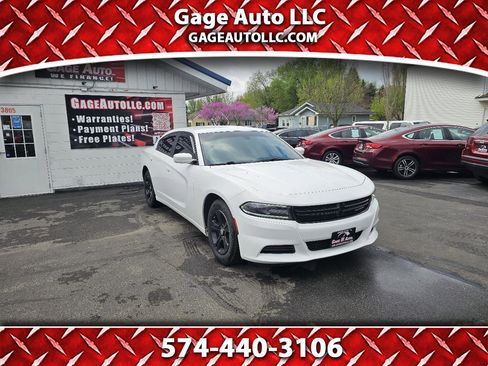 Used 2018 Dodge Charger SXT image 1