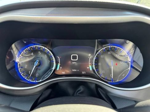 Used 2025 Chrysler Pacifica Select FWD image 34