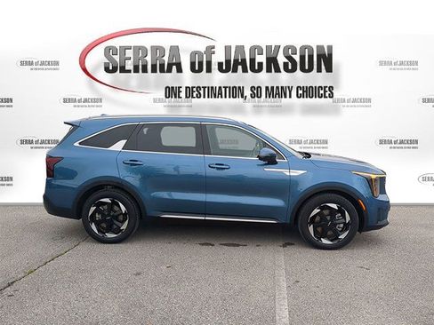 Certified 2025 Kia Sorento SX Prestige AWD/4WD image 9
