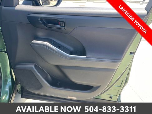 Used 2023 Toyota Highlander L FWD image 17